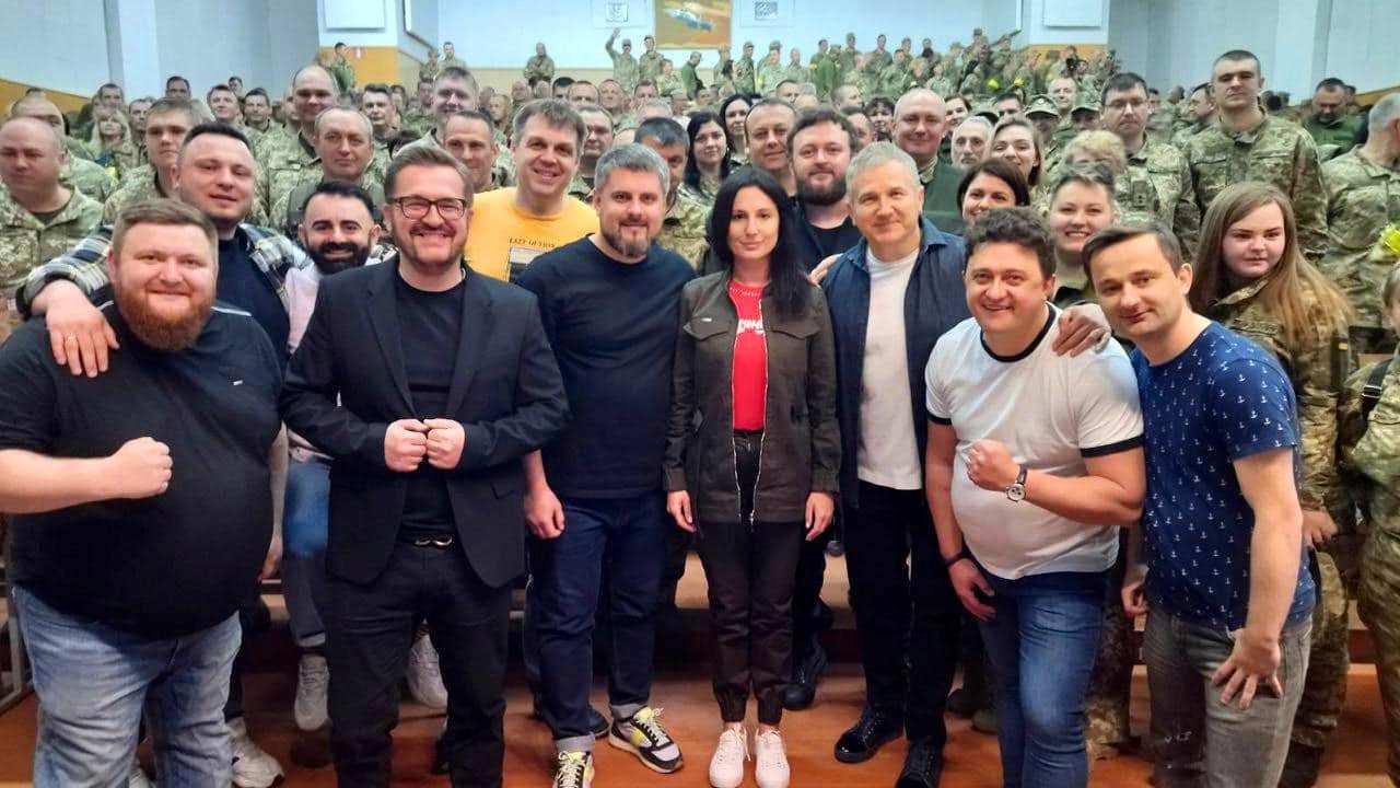 DZIDZIO, Пономарьов і Вар'яти дали концерти для військових у Вінниці 
