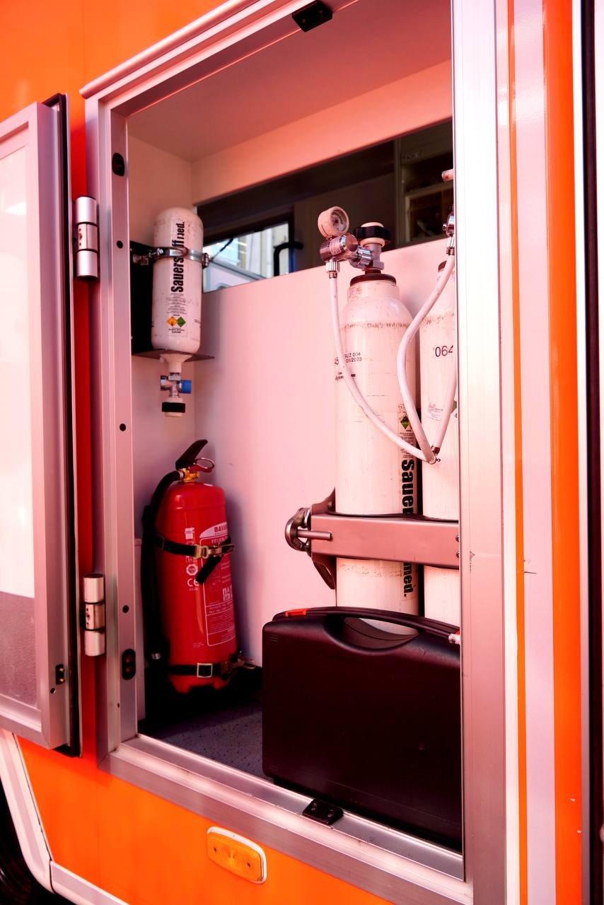 У Вінницьку обласну лікарню передали «операційні на колесах» з Німеччини (Фото)