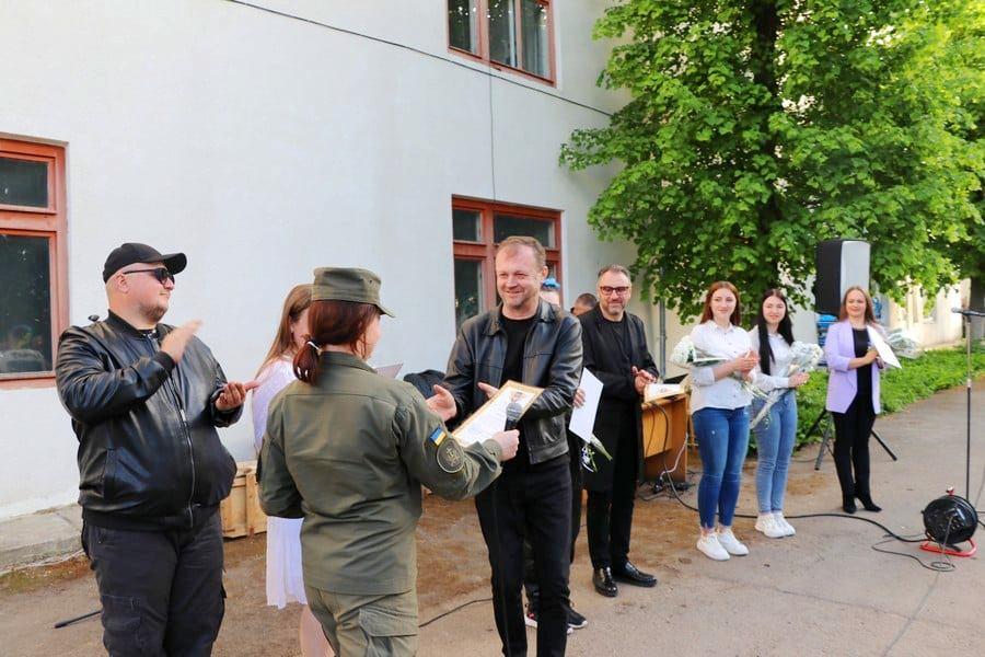 Українські артисти влаштували концерт для захисників на Вінниччині (Фото)