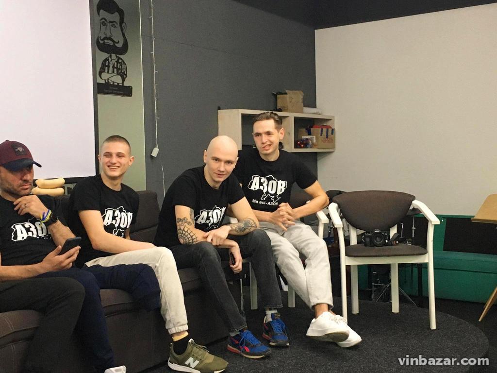 «Потрібно, щоб про «Азовсталь» почув весь світ», — поранені бійці «Азов» зібрали пресконференцію у Вінниці (Фото)