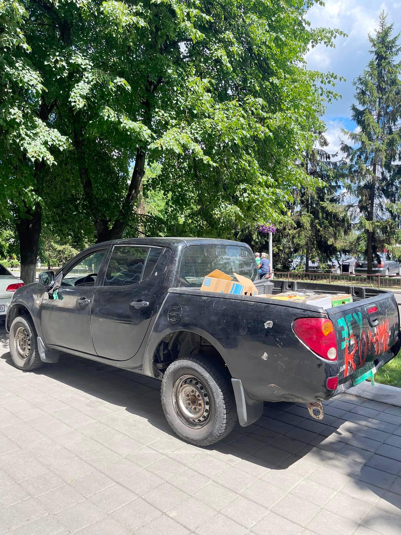 Два автомобілі відправили для бійців на передову з Вінниччини (Фото+Відео)