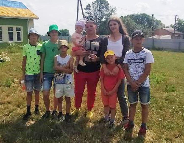 Жінці, яка виховує сімох дітей на Вінниччині, присвоїли звання «Мати-героїня»