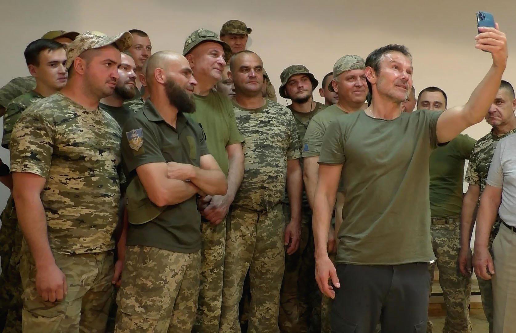 Святослав Вакарчук виступив перед бійцями 59 бригади з Вінниччини (Фото+Відео)
