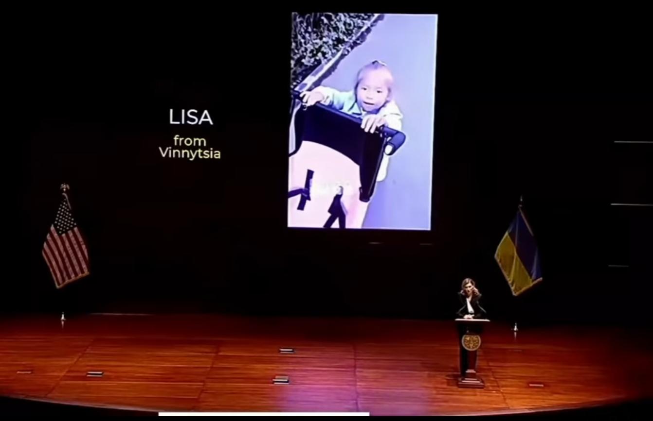 Виступаючи в Конгресі США, Олена Зеленська згада про 4-річну Лізу. Дитина загинула під час обстрілу Вінниці (Відео)