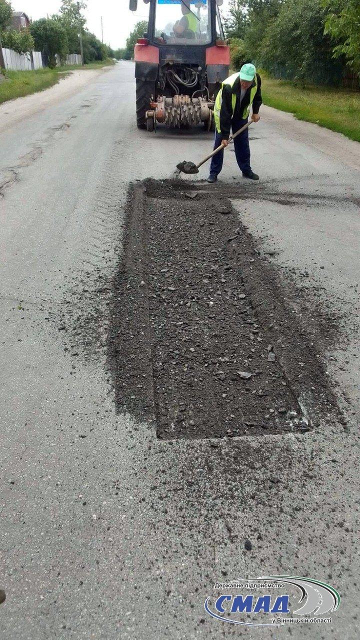 Місцеві дороги продовжують ремонтувати на Вінниччині завдяки співфінансуванню з громадами (Фото)