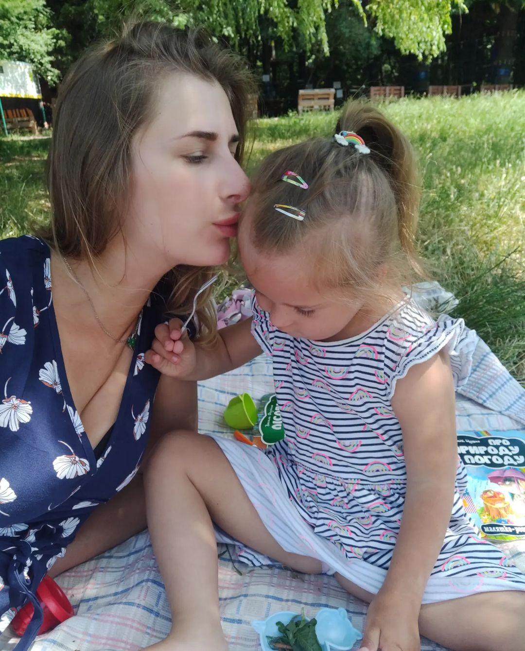 Мати «сонячної» Лізи, яка загинула під час обстрілу Вінниці, написала про смерть доньки: «Не хочу жити у новій жахливій реальності»