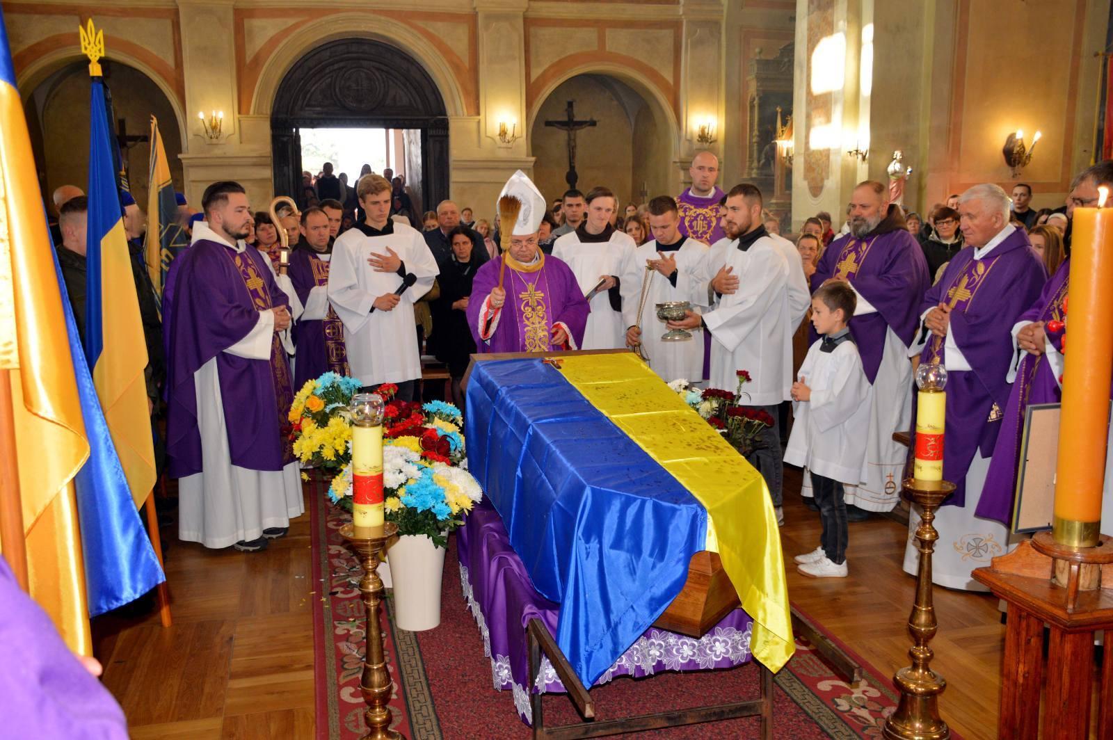 Біля Шаргорода поховали молодшого сержанта, який загинув у квітні на Азовсталі (Фото)