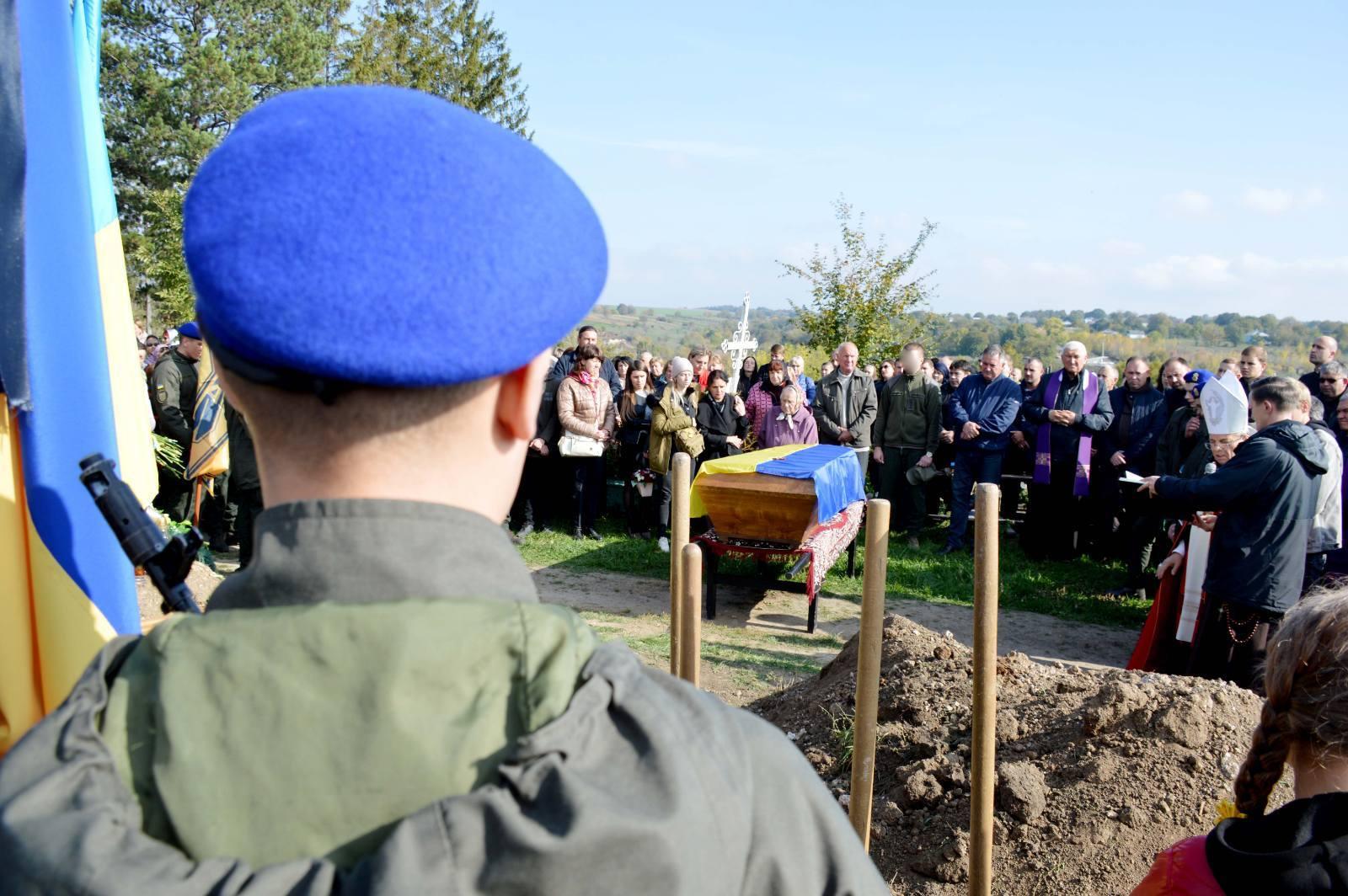 Біля Шаргорода поховали молодшого сержанта, який загинув у квітні на Азовсталі (Фото)