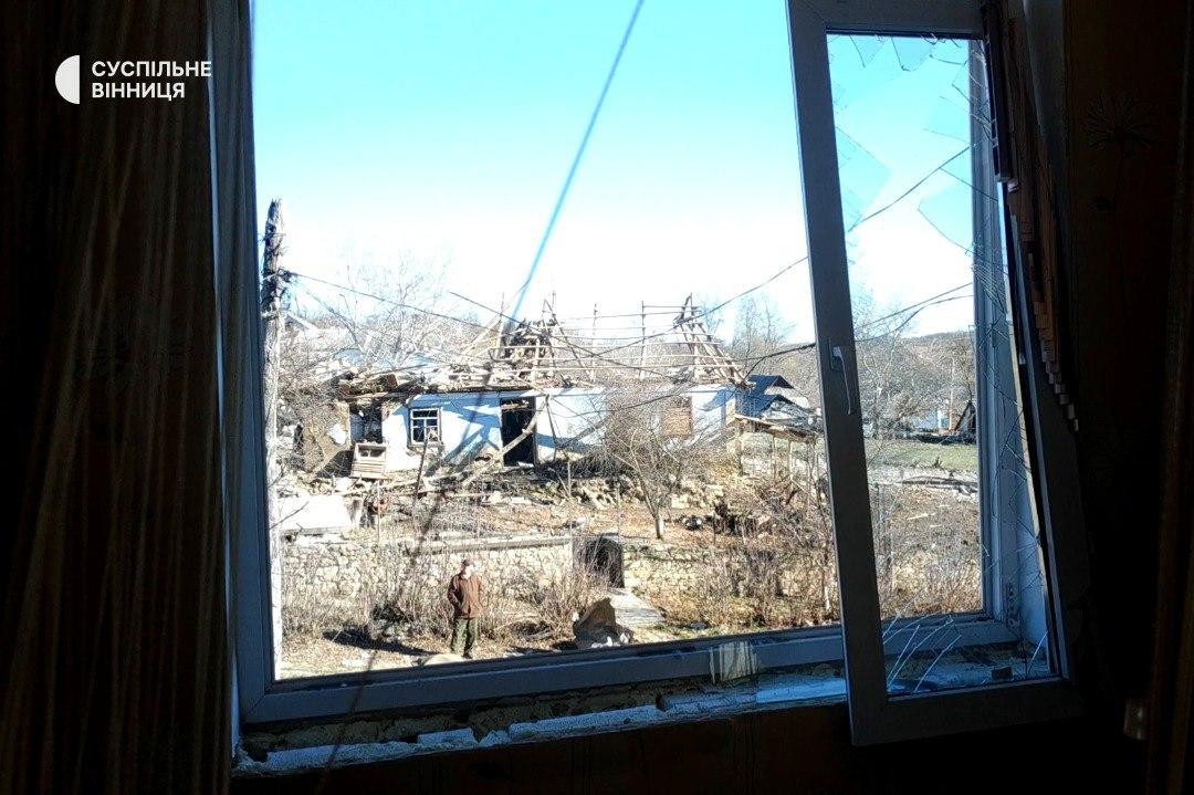 Уламки збитої ракети впали на будинки біля Томашполя (Фото)