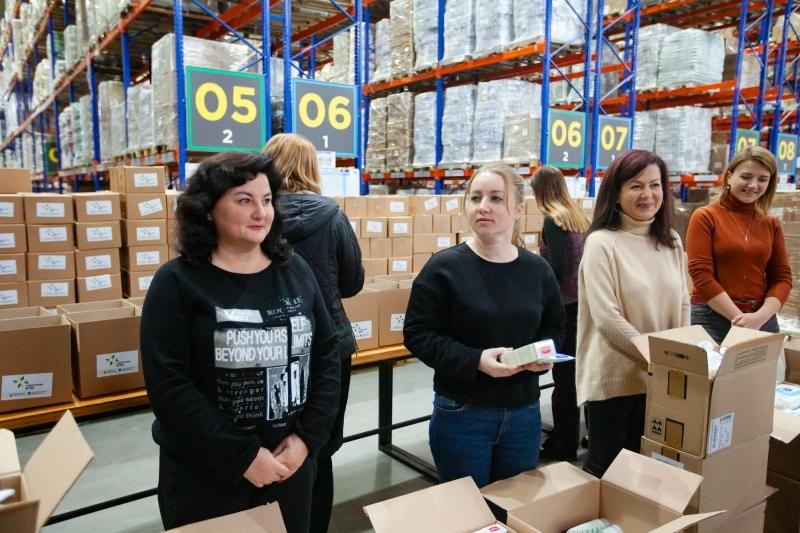 Тисячу пакунків для догляду за дитиною передадуть у громади Вінниччини (Фото)