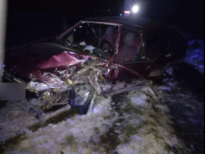 Водій на Mercedes зіткнувся з легковиком у Вінницькій області. Постраждала 51-річна пасажирка 