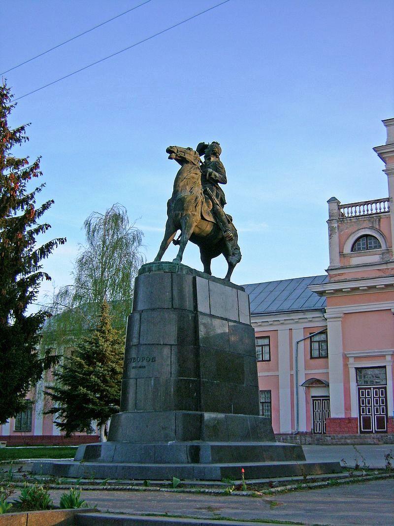 Пам'ятник російському полководцю Суворому погодилися демонтувати у Тульчині (Фото)