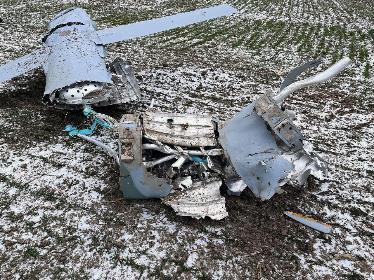 Серед поля знайшли уламки ракети, яку збили над Вінниччиною 26 січня (Фото) 