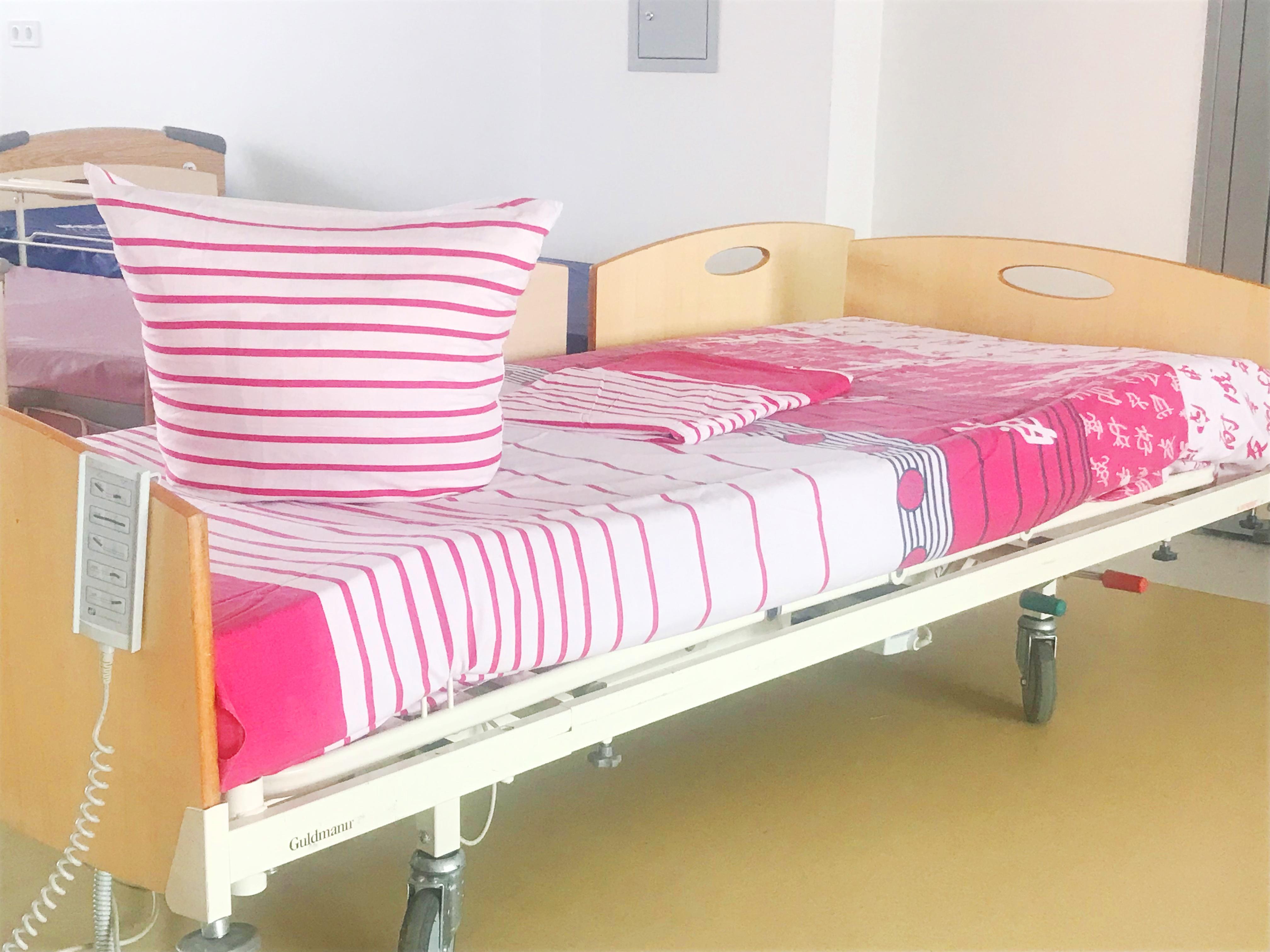 Функціональні ліжка передали у Вінницьку лікарню швидкої допомоги (Фото)