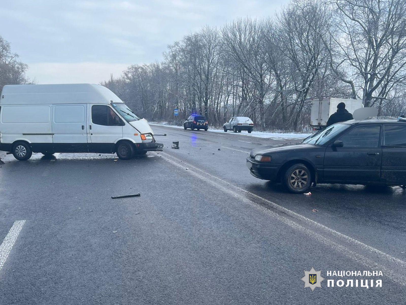 Два автомобілі зіткнулися у Хмільницькому районі. Постраждала пасажирка (Фото)