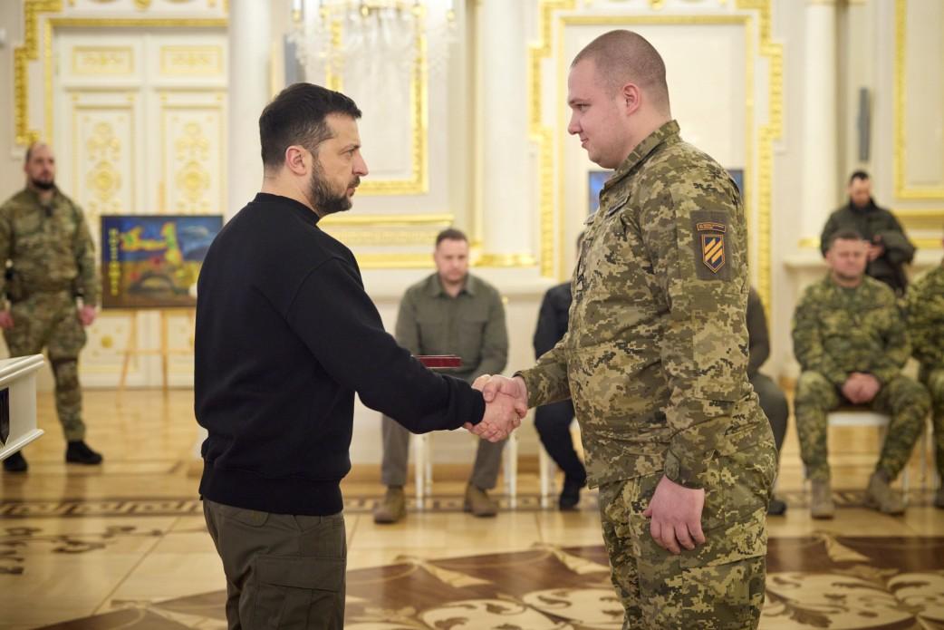 Зеленський особисто нагородив добровольця з Вінниці (Фото+Відео)