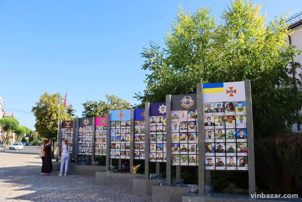 Площу Шевченка за майже 8 мільйонів гривень оновили у Вінниці (Фото)