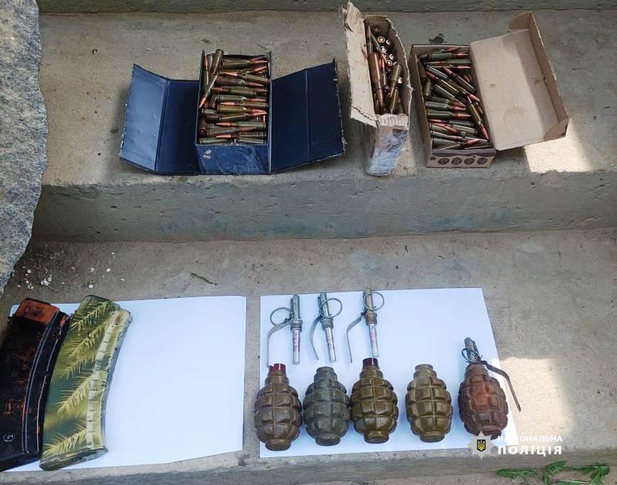 Набої та гранати знайшли у жительки Гнівані. Каже, залишив колишній (Фото)