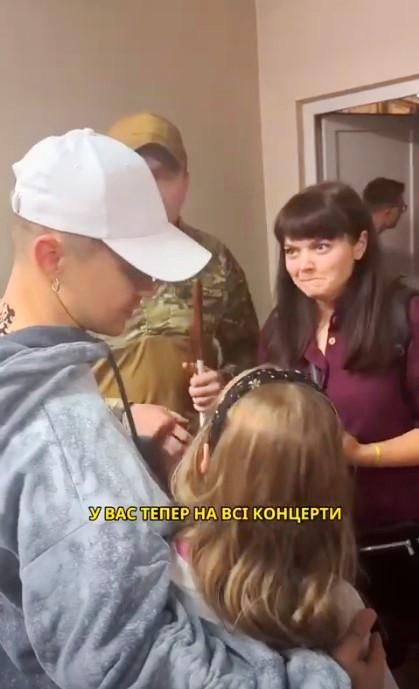 Пивоваров подарував «вічний квиток» на свої концерти військовому у Вінниці (Фото+Відео)