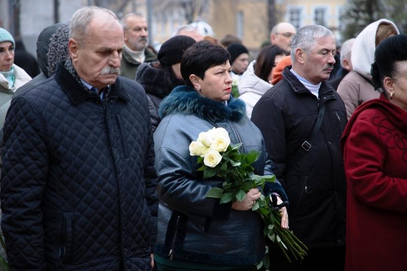 Покладання квітів з нагоди Дня Гідності та Свободи відбулося у Вінниці (Фото)
