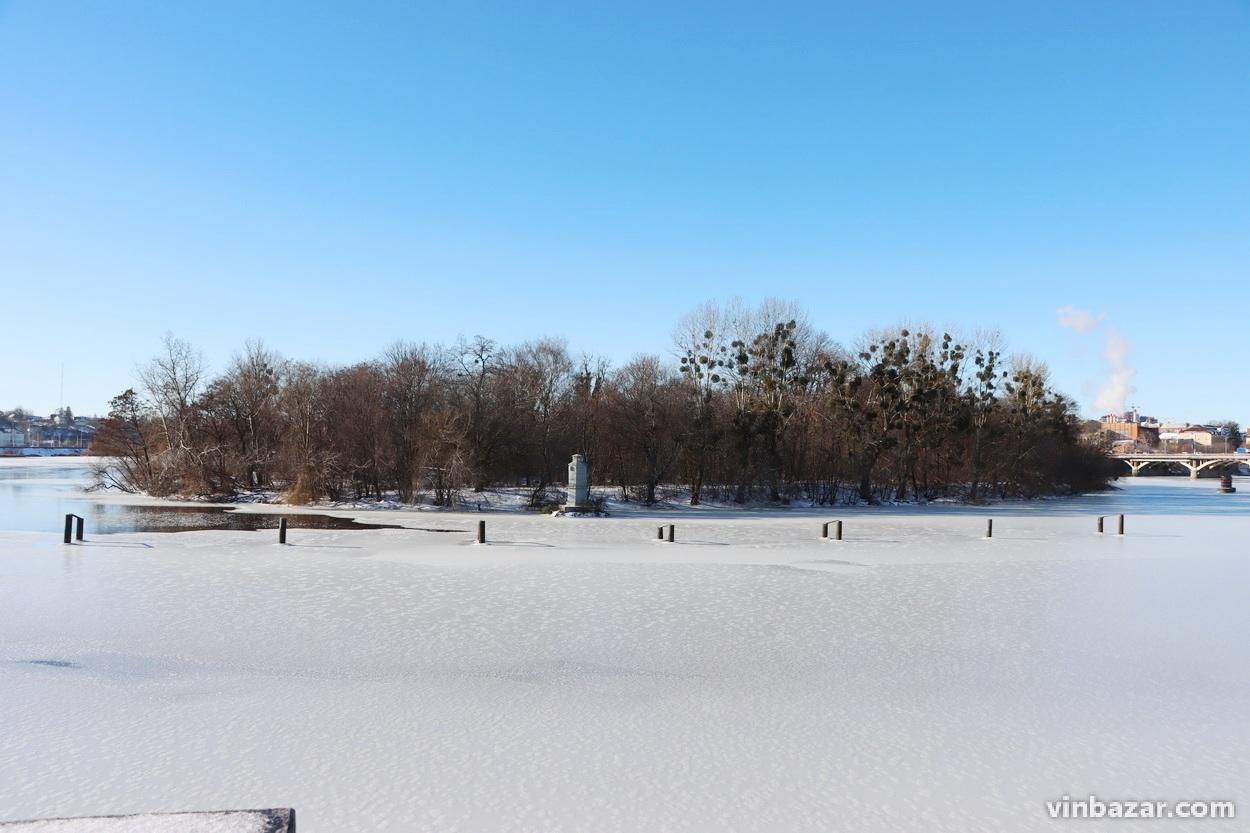 Сонце та мороз: зимові пейзажі засніженої Вінниці (Фото)